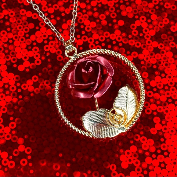Delicate Circle Red Rose Necklace - Picture 3 of 8